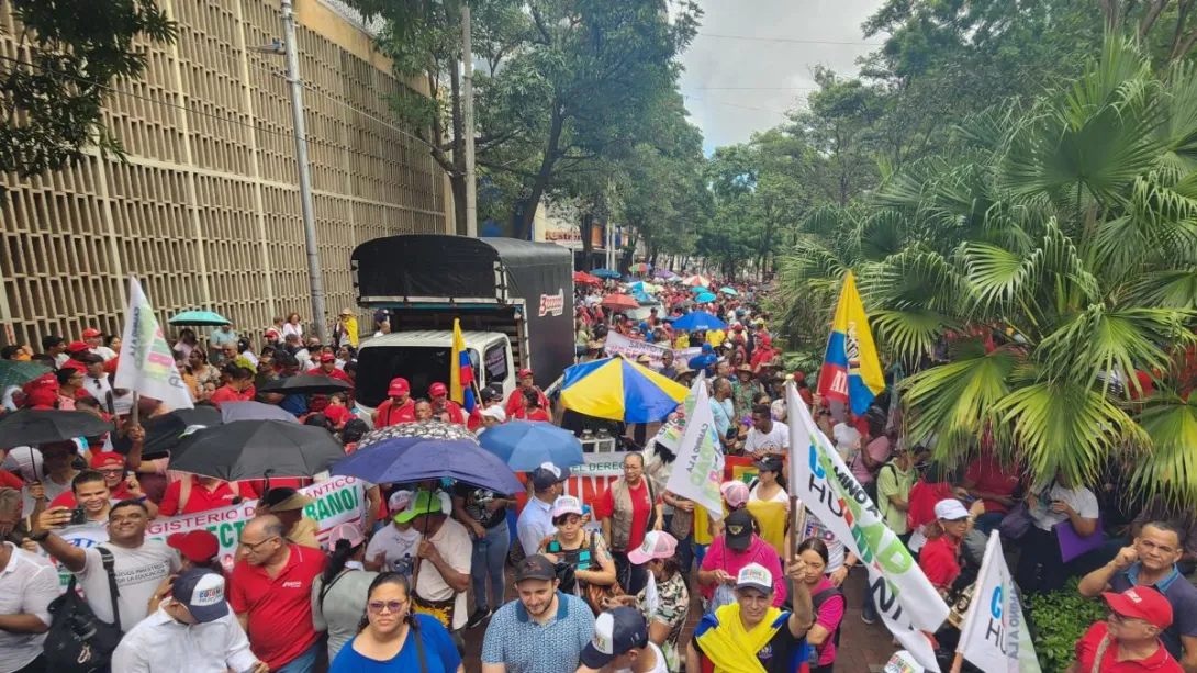 Los manifestantes abrieron espacios para exponer discursos y dramatizados en el Paseo Bolívar.