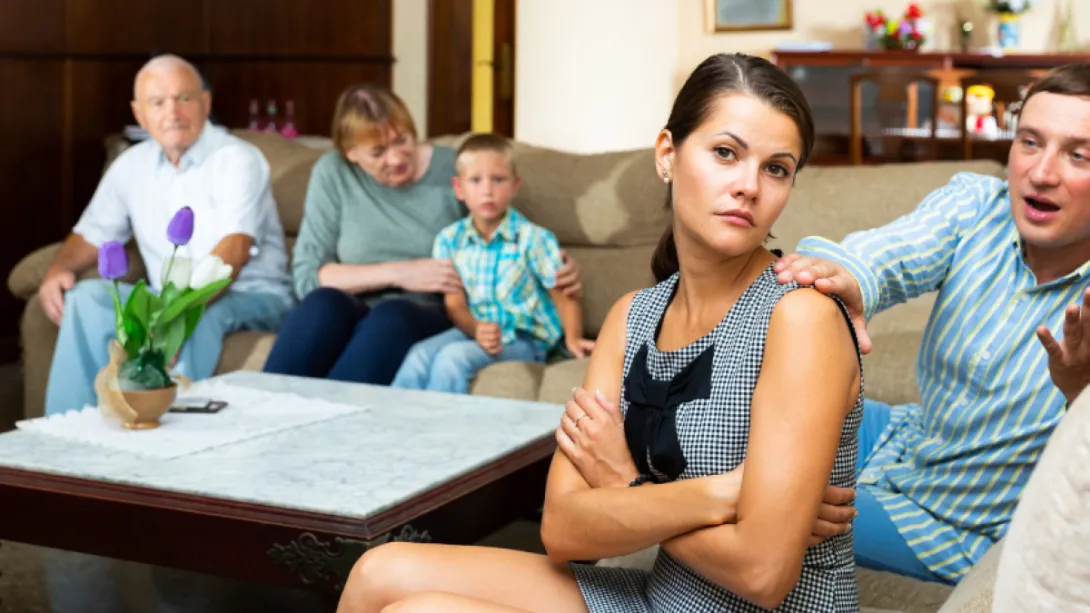 La clave está en la comunicación y el respeto mutuo. Establecer límites claros y mantener un diálogo abierto es esencial para preservar la salud emocional y la armonía.