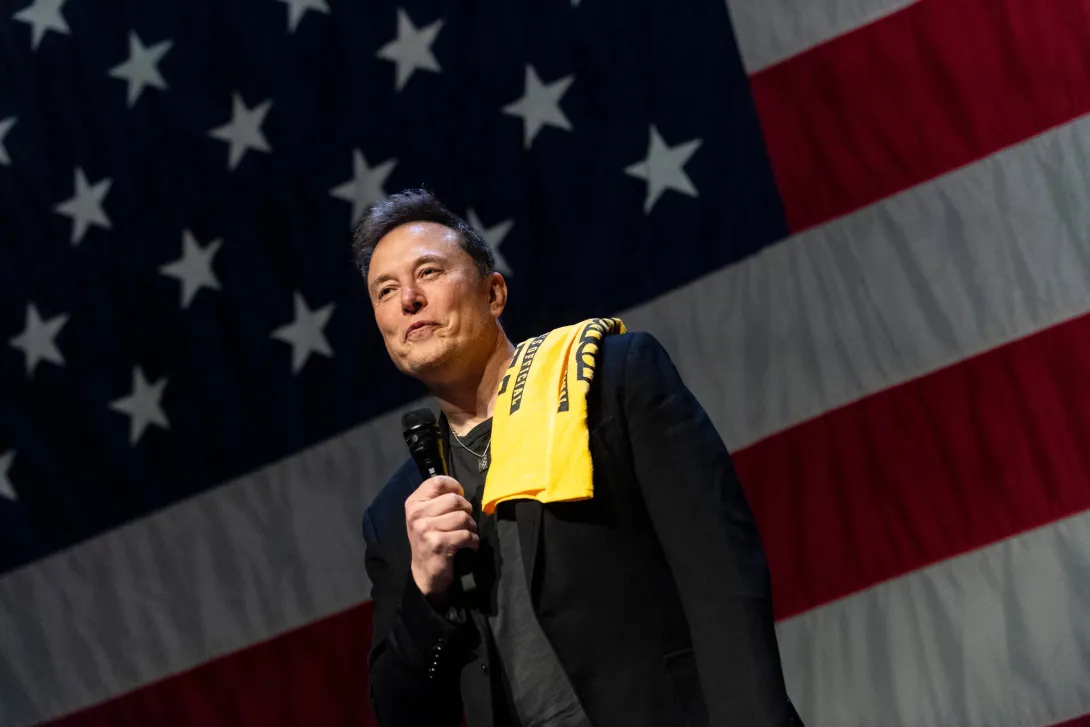 El fundador de SpaceX y Tesla, Elon Musk, habla en un ayuntamiento con el candidato republicano al Senado de los Estados Unidos, Dave McCormick, en el Teatro Roxain el 20 de octubre de 2024 en Pittsburgh, Pensilvania. (Foto de Michael Swensen / GETTY IMAGES NORTEAMÉRICA / Getty Images vía AFP)