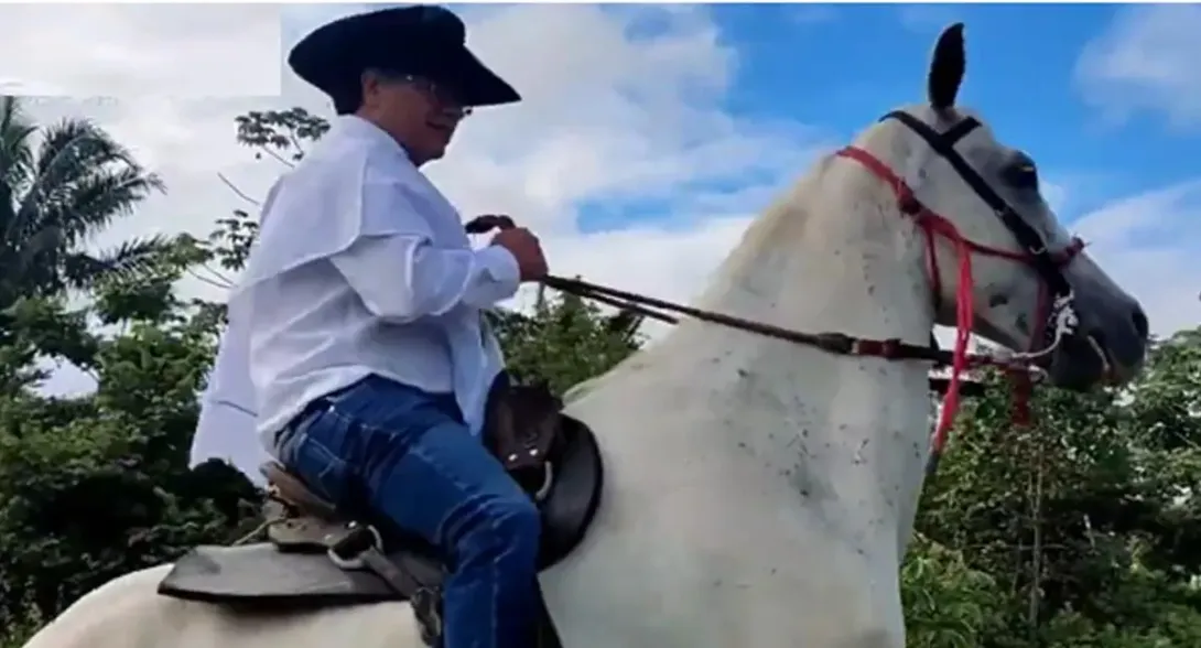 Gustavo Petro ha dicho que los videos que desnudaron su campaña fueron posibles por Pegasus, pero también pudo ser un caballo de Troya.