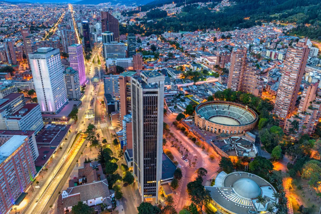 Colombianos en Valencia, España, afectados por inundación y lluvias: hay cinco colombianos desaparecidos y otros miles con sus casas inundadas