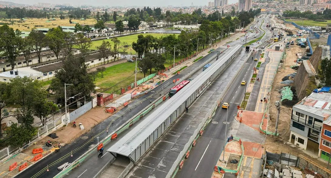 Detalles sobre la nueva estación de Transmilenio, sistema de transporte público de Bogotá, de casi 200 metros que empieza a funcionar y rutas que paran. 