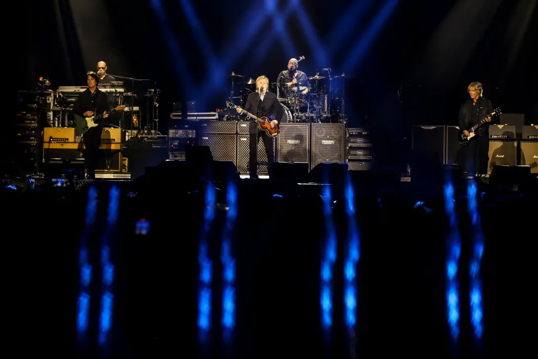 Sublimes fueron Paul McCartney, su banda, su producción y su público, en el Estadio El Campín de Bogotá, la noche del 1 de noviembre de 2024.