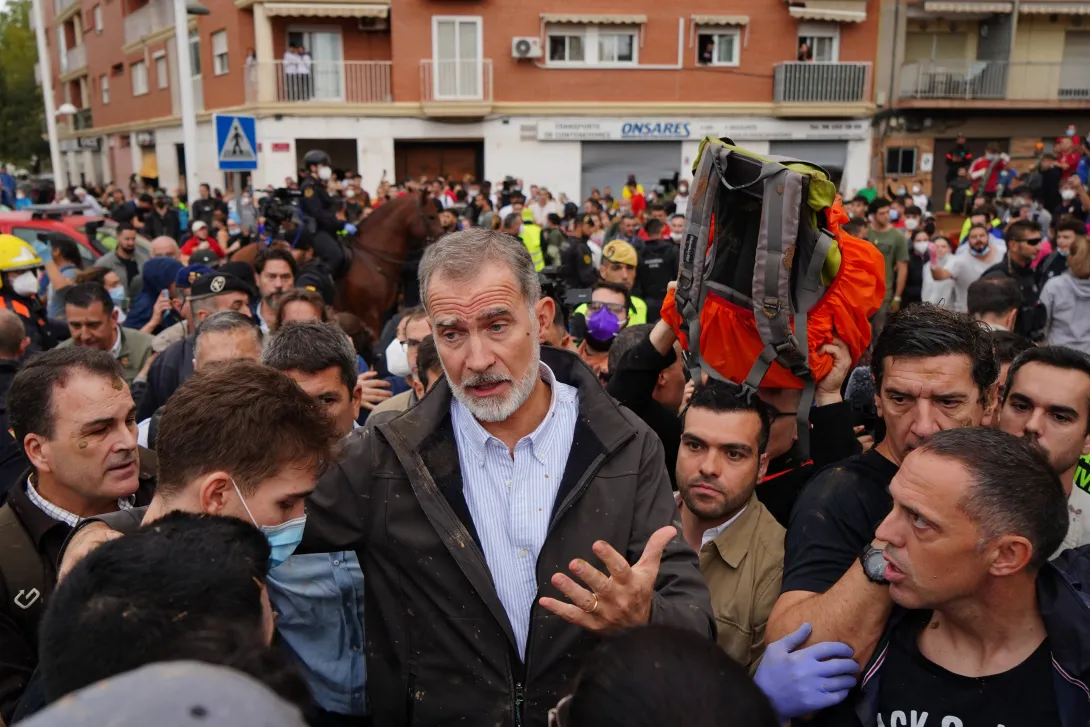 Los ciudadanos piden respuestas a los jefes del gobierno a los reyes de España