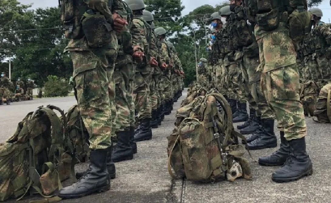 Cambio en las Fuerzas Militares genera polémica en Colombia.