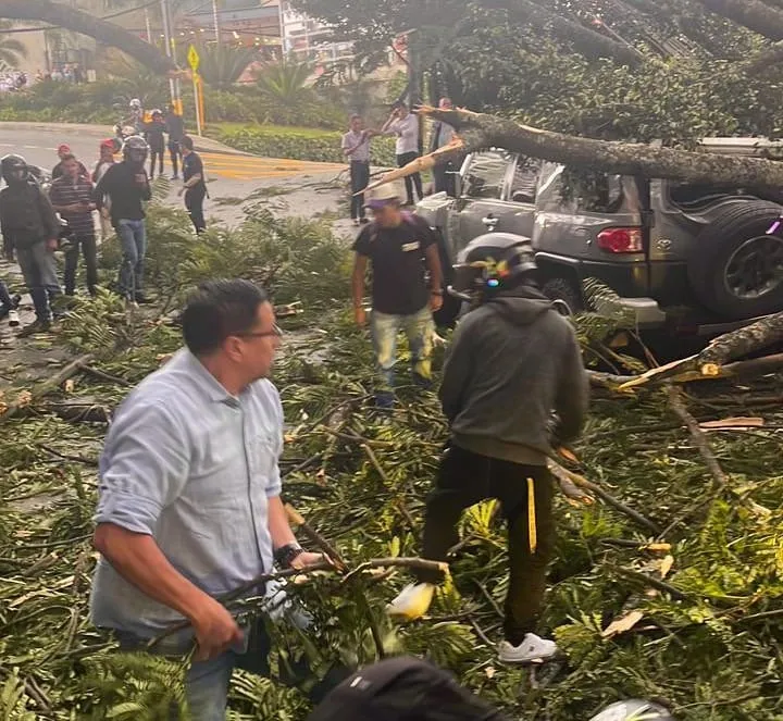 Emergencia en Medellín por fuerte aguacero.