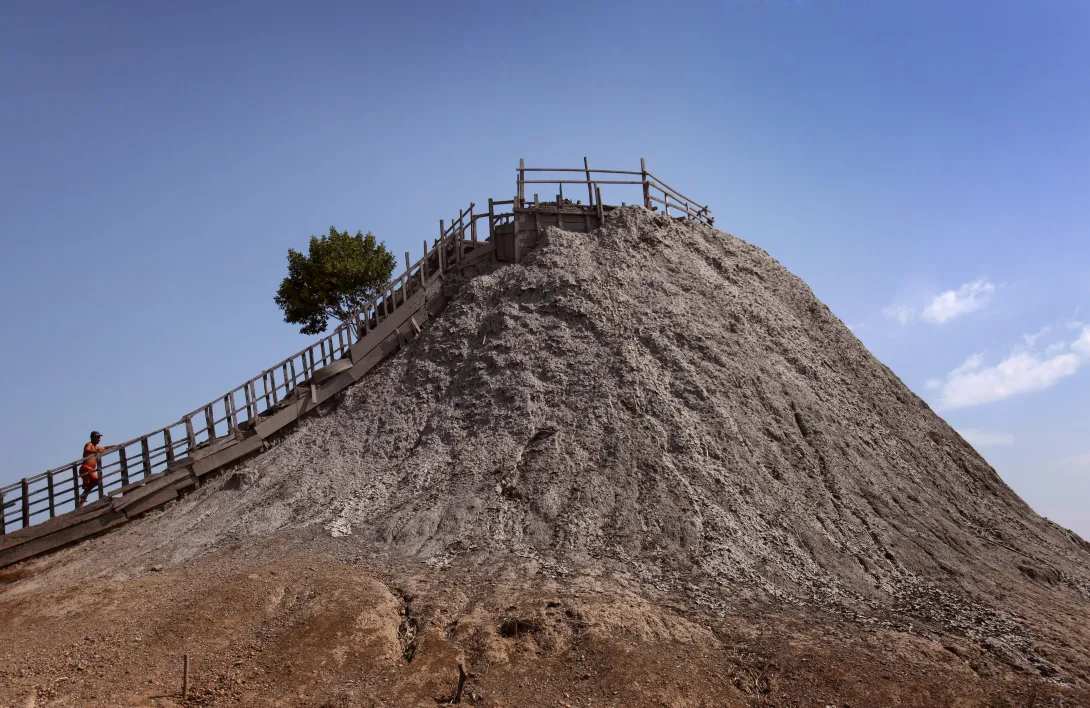 El Volcán del Totumo, uno de los volcanes de lodo más emblemáticos del país.