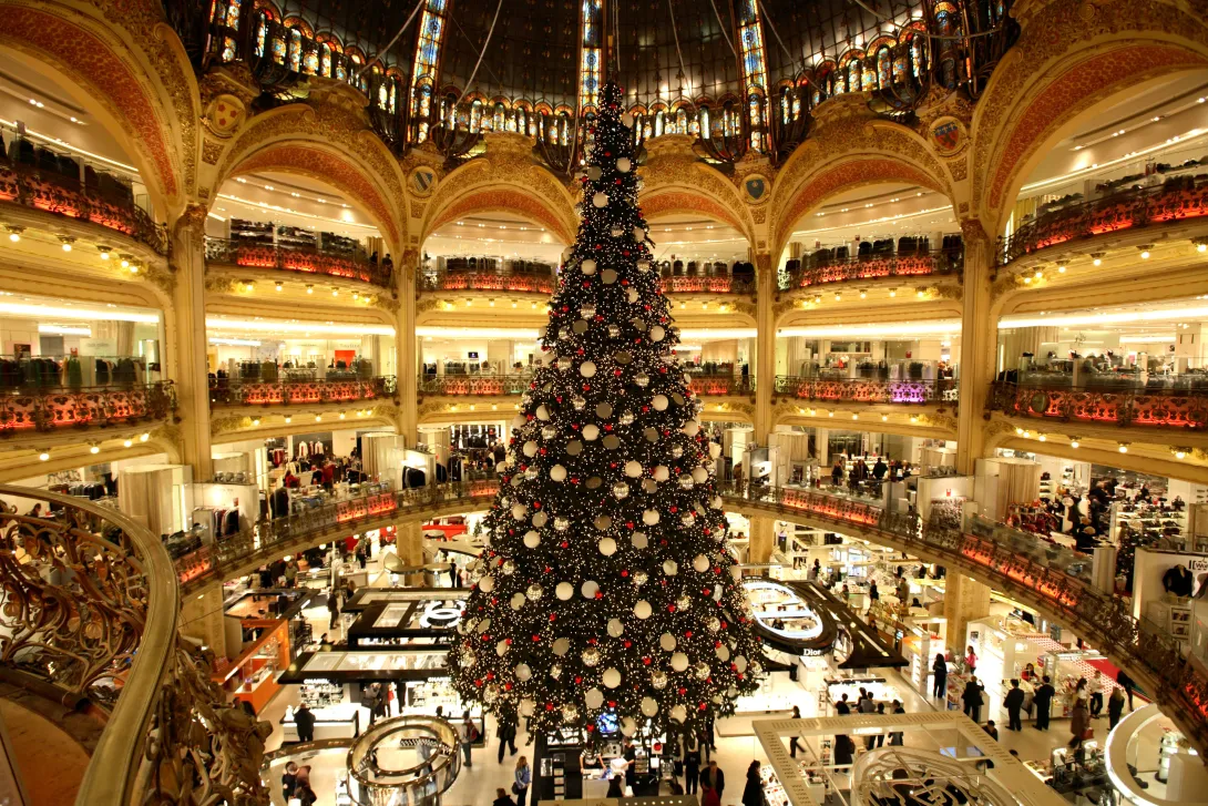 Árbol de Navidad en París, Francia.