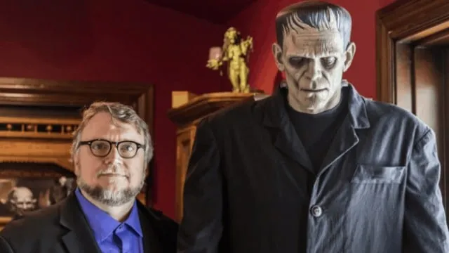 Guillermo del Toro revela el primer vistazo oficial de su adaptación de Frankenstein, mostrando a la criatura y al doctor en una escena cargada de tensión y atmósfera gótica.