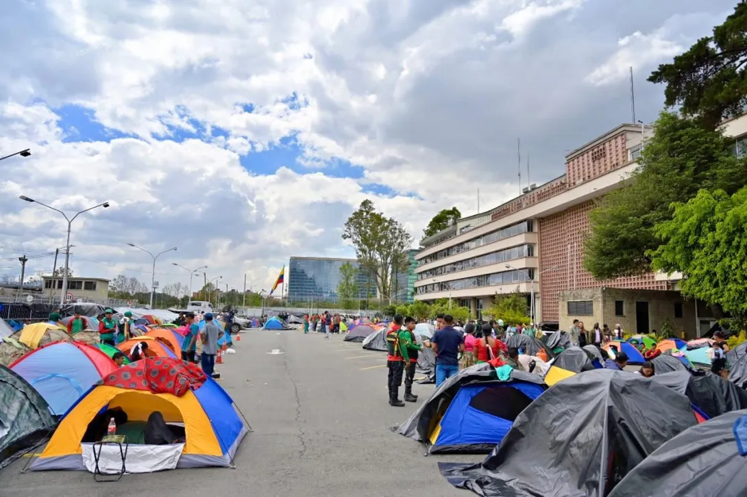 Más de 4.000 Indígenas Emberá se  instalaron en carpas en la Agencia Nacional de Tierras, en Bogotá