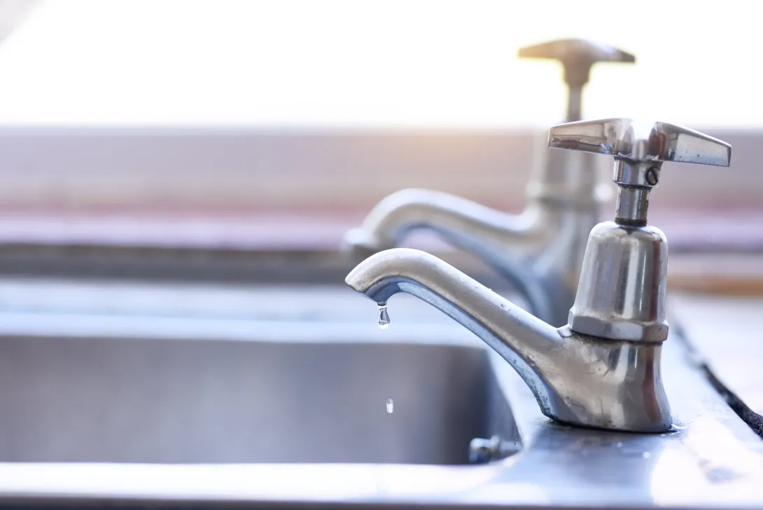 Con el racionamiento de agua, miles de personas se ven afectadas.