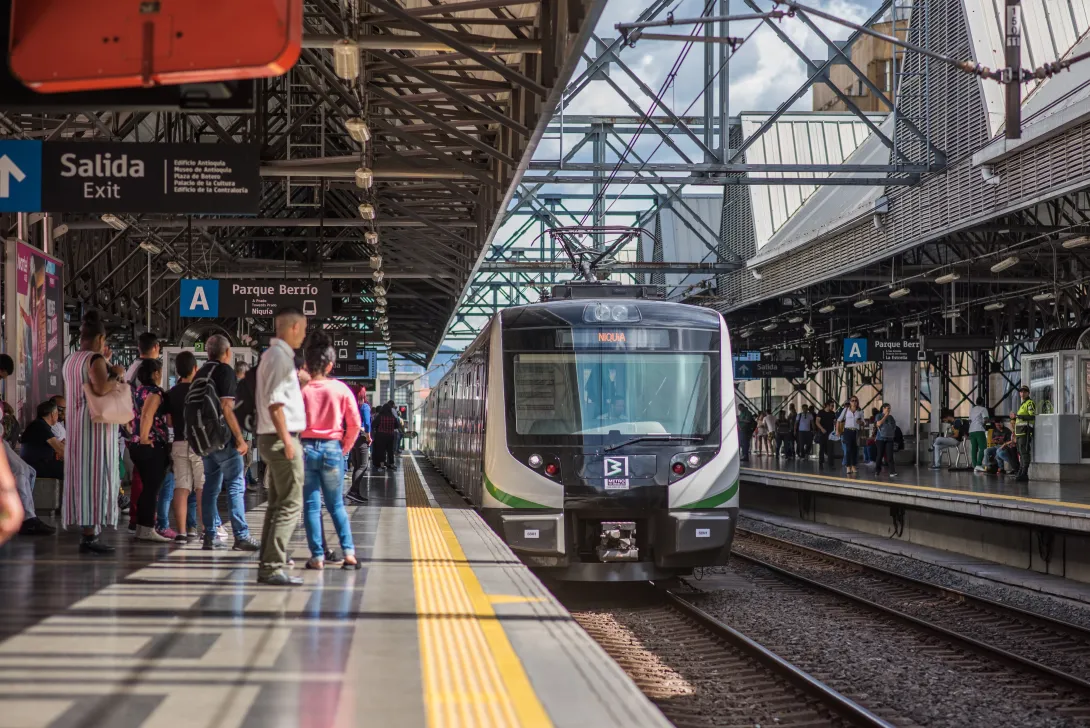 Metro de Medellín anuncia cambios en su horario de operación comercial.