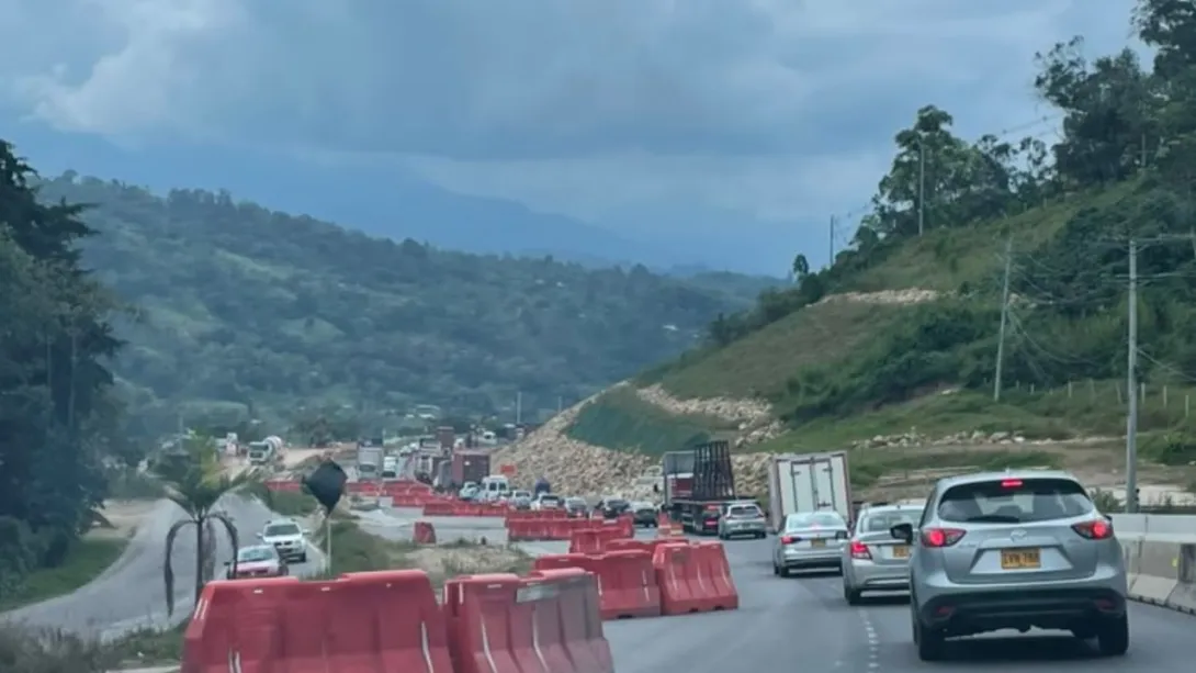 Mexicano volvió a su casa luego de 10 años de estar trabajando en Estados Unidos y enviando dinero para construir una casa, pero encontró solo el terreno.