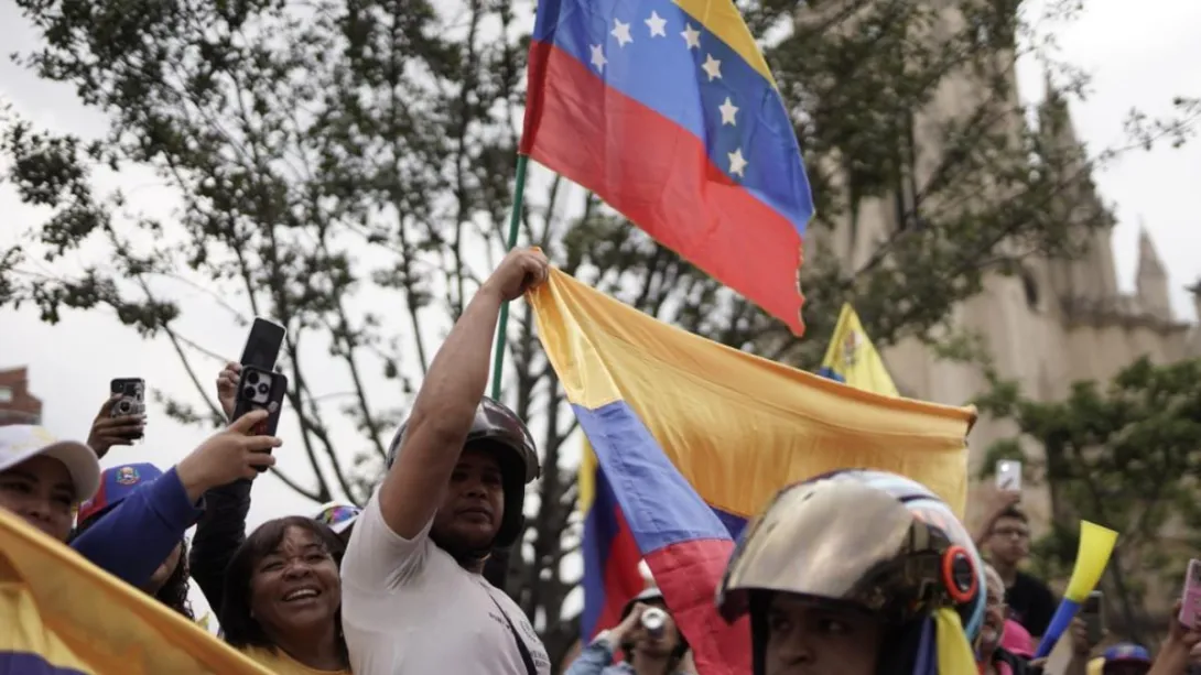 Manifestantes exigieron la restauración de la democracia en Venezuela.