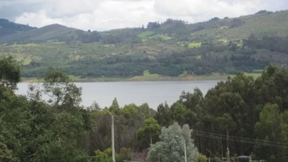 El embalse de Tominé viene en un preocupante descenso.