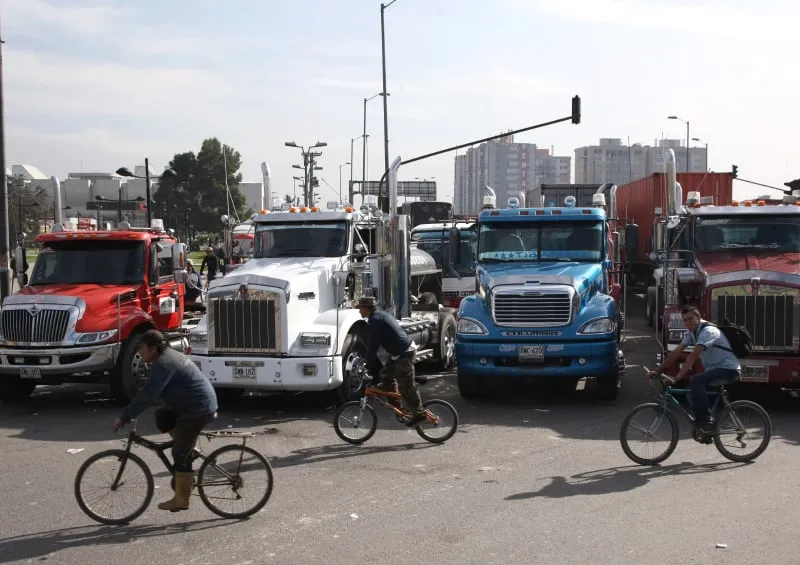 Nuevo ultimátum del gremio de camioneros al Gobierno Petro por incumplimientos y amenazan con paro nacional