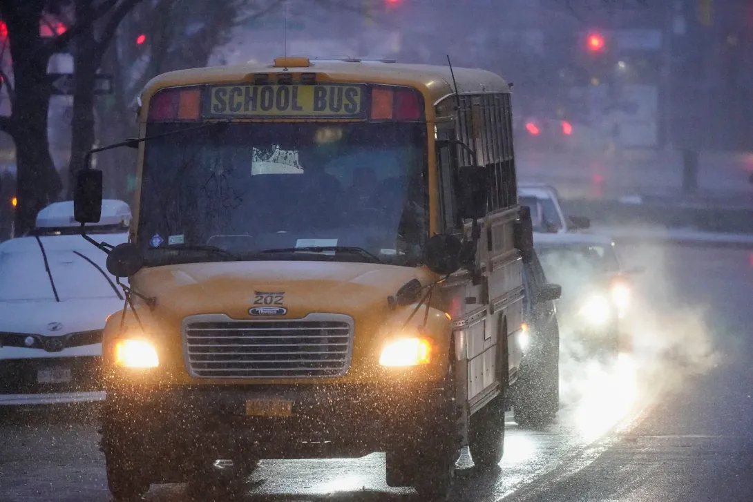 Conductor fue suspendido en Estados Unidos luego de prohibir hablar español a los niños que transportaba.