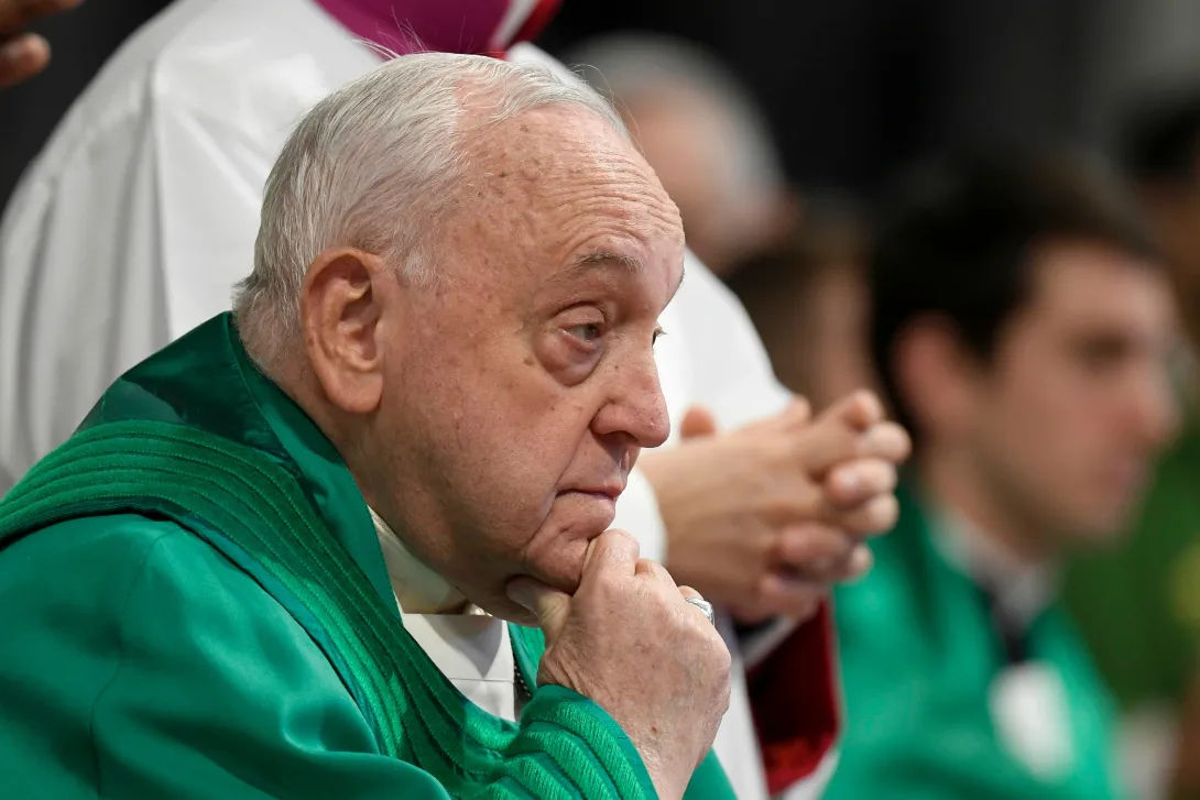 Papa Francisco en misa en el Vaticano.