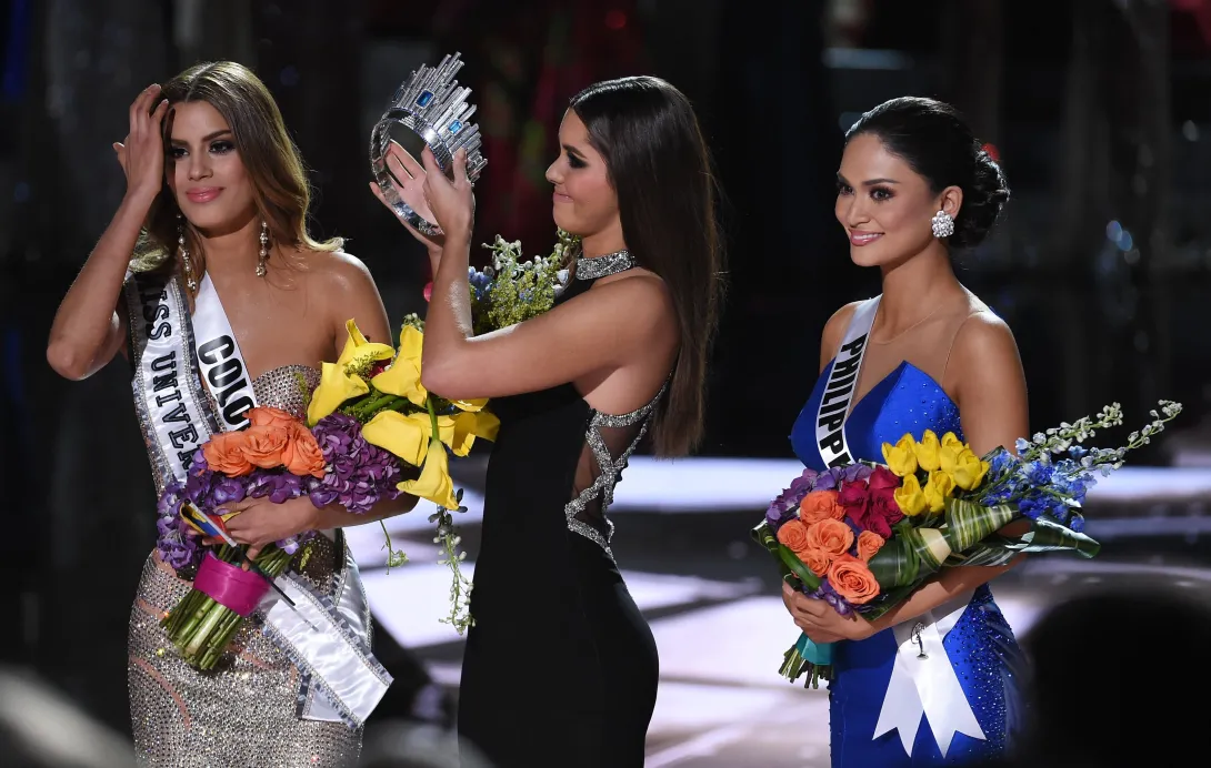 Ariadna Gutiérrez cuando le quitaron la corona de Miss Universo.