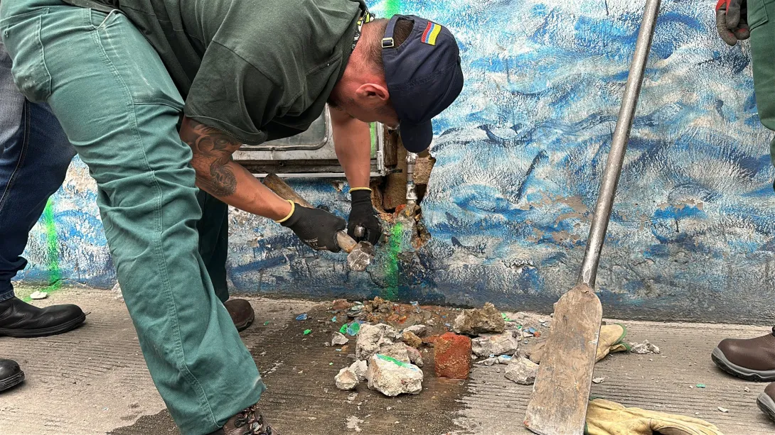 Padres en Bogotá habrían abandonado a un niño de cuatro años en apartamento. El menor fue rescatado y sus papás no aparecen. 